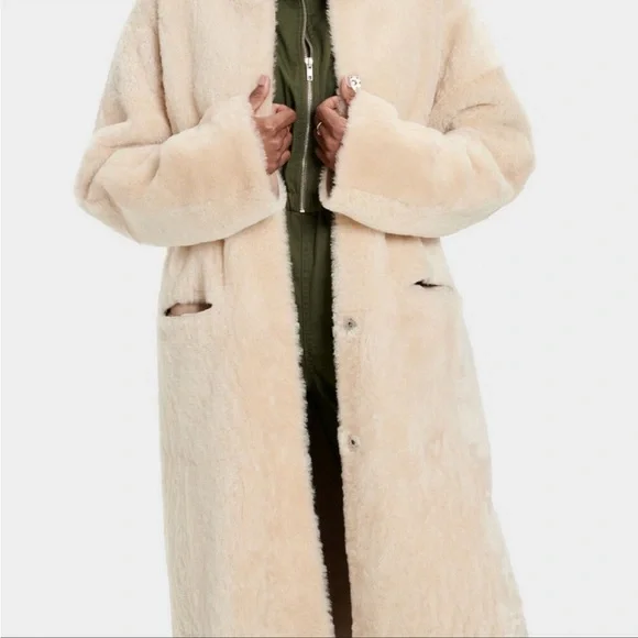 UGG Remy Reversible Shearling Coat 100% Genuine Lamb Shearling - Picture 5 of 15